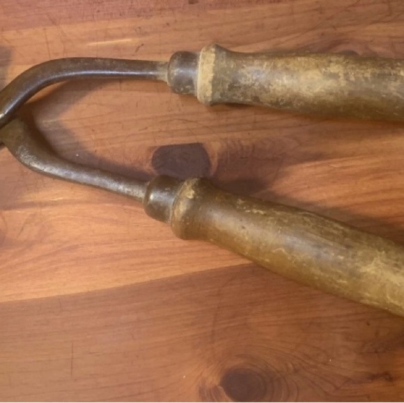 Vintage Manuel Horse Sheers with Wooden Handles - Picture 7 of 8